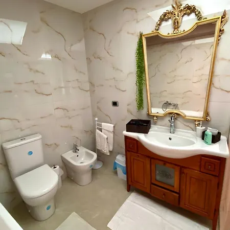 فندق مبيت وإفطار Bianca Di Navarra House بيانكافيلا
